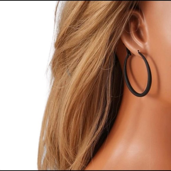 Black, delicate hoop earrings - Picture 1 of 3